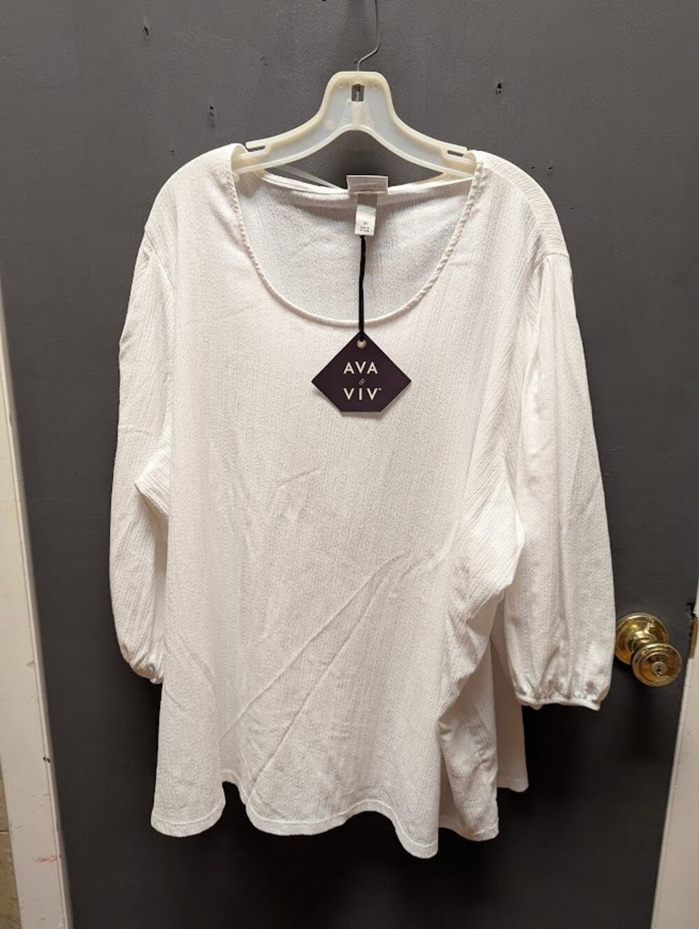 Ava & Viv Size 3X  (24W/26W) White Guazy Top Blouse Elasitic Cuff NEW